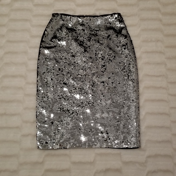 verty Dresses & Skirts - NWT VERTY SUPER CUTE SEQUIN SKIRT